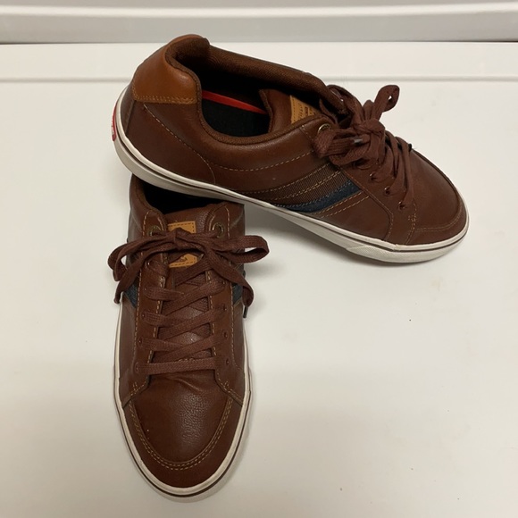 Levi leather tennis shoe - Picture 2 of 3